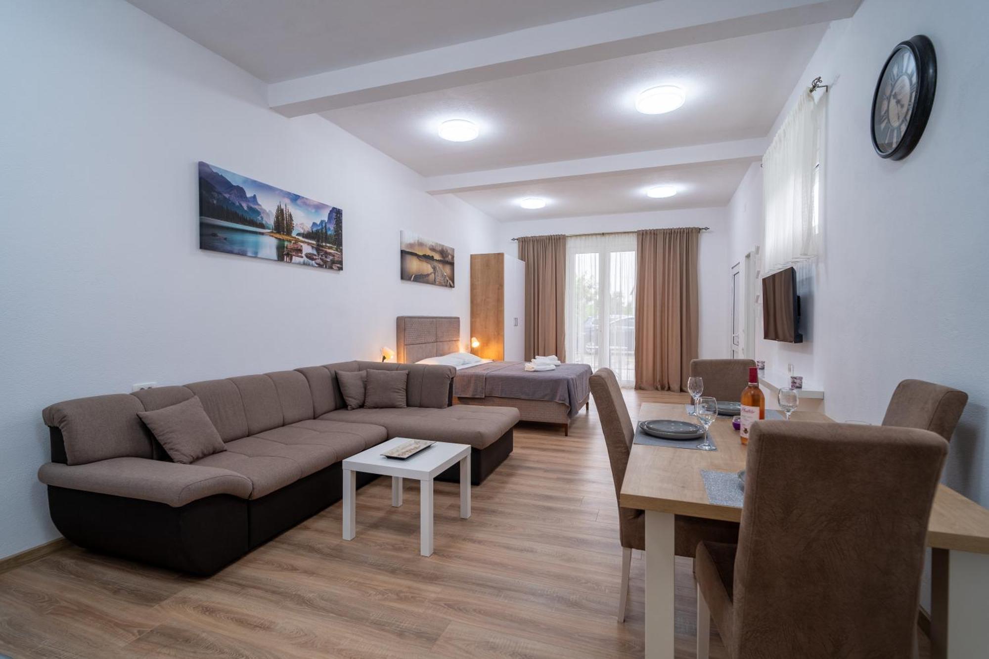 Dane Apartment Airport Podgorica Mitrovici  ภายนอก รูปภาพ