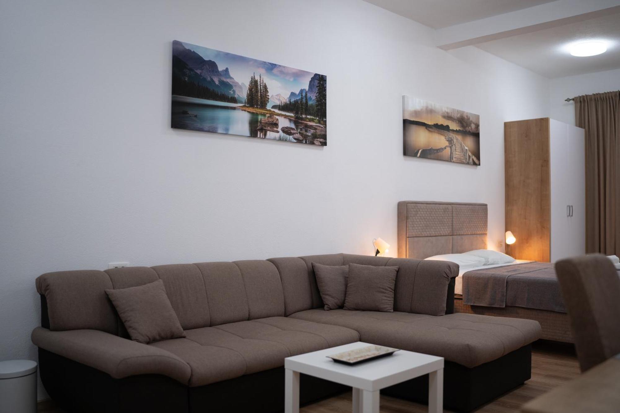 Dane Apartment Airport Podgorica Mitrovici  ภายนอก รูปภาพ